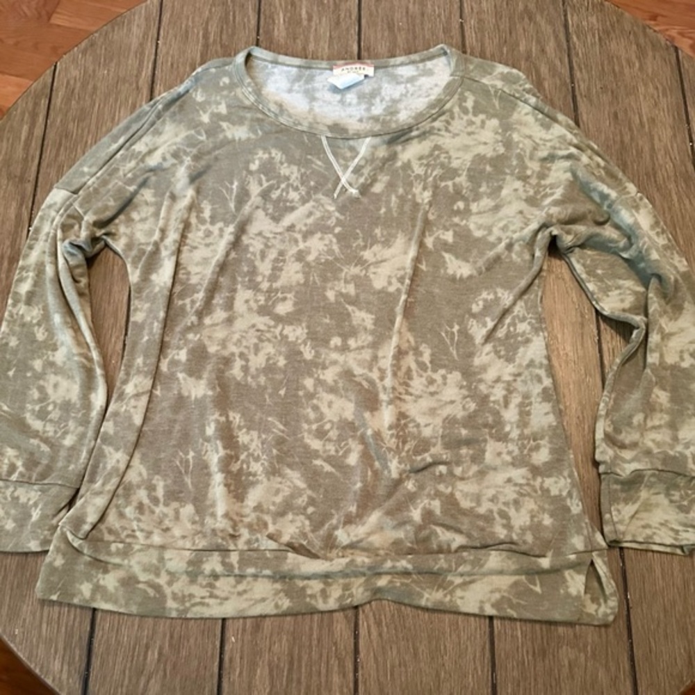Andree by‎ Unit Large Camo Top